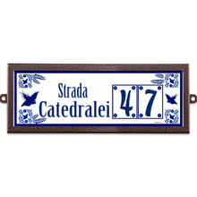 Încarcă imaginea în vizualizatorul Galerie, 003A Model Interbelic II - Randunele pe albastru, fundal alb, CeramicPrint
